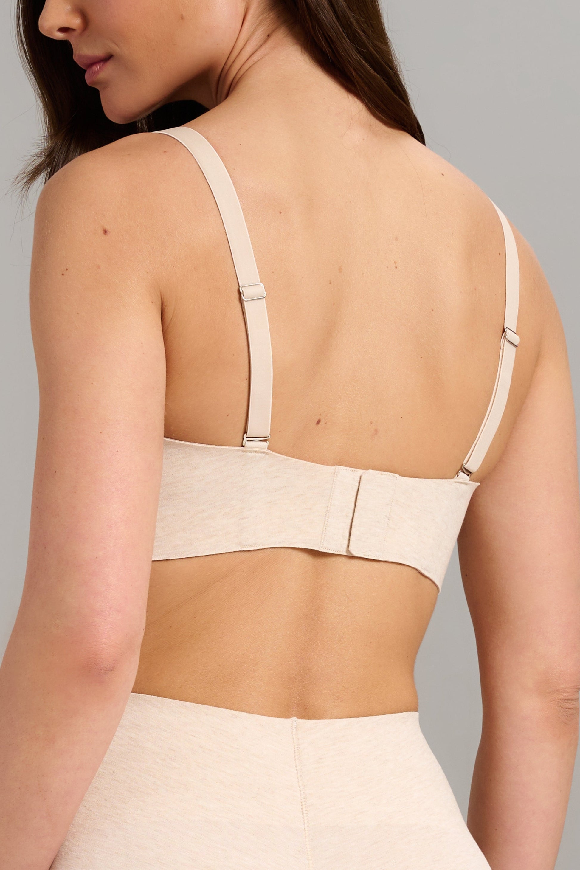 Organic Cotton No-Show V-Neck Foam Bra - Siella - Color: Oatmeal Avoine