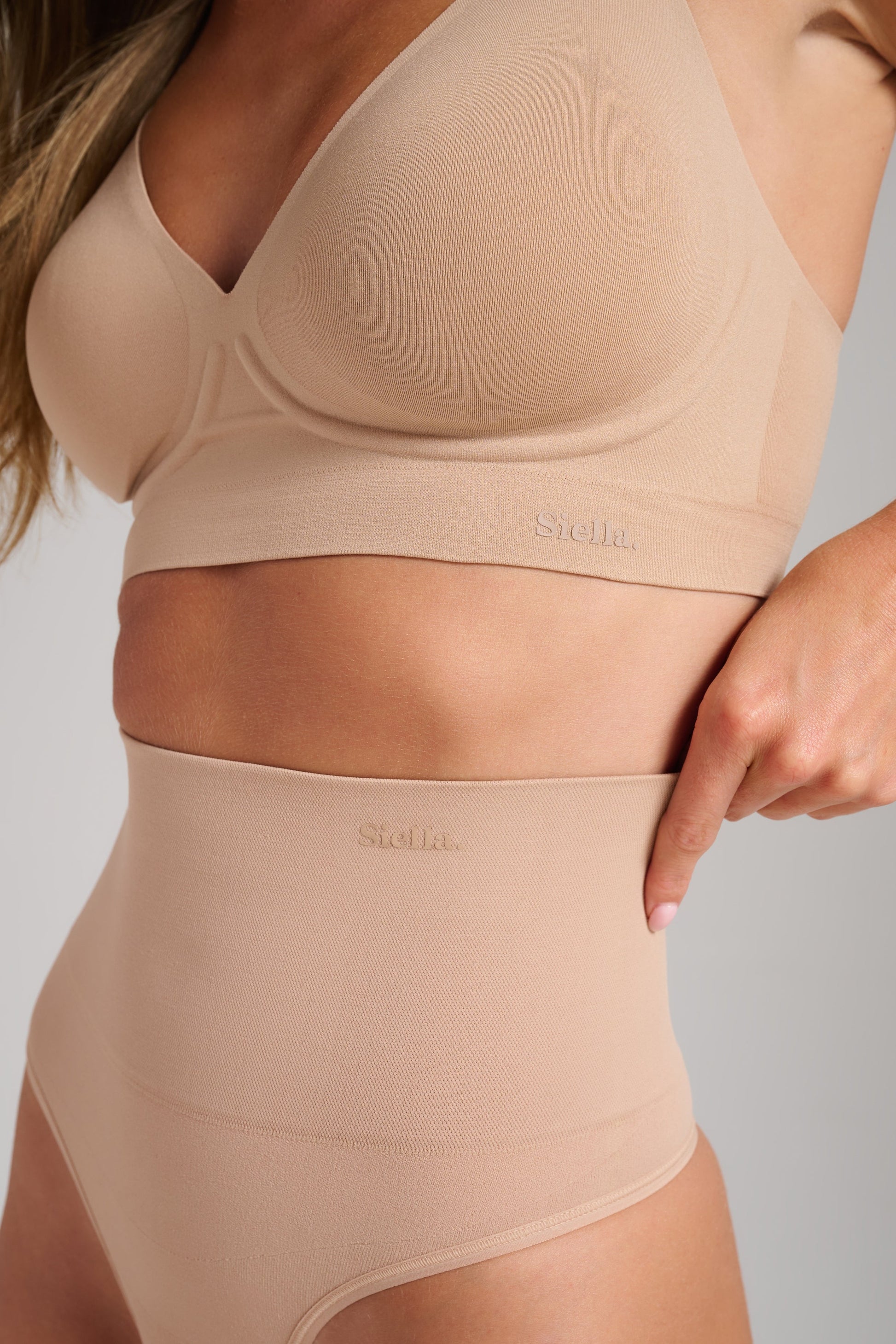 Sculpt V-Neck Bra - SIELLA - Color: Taupe