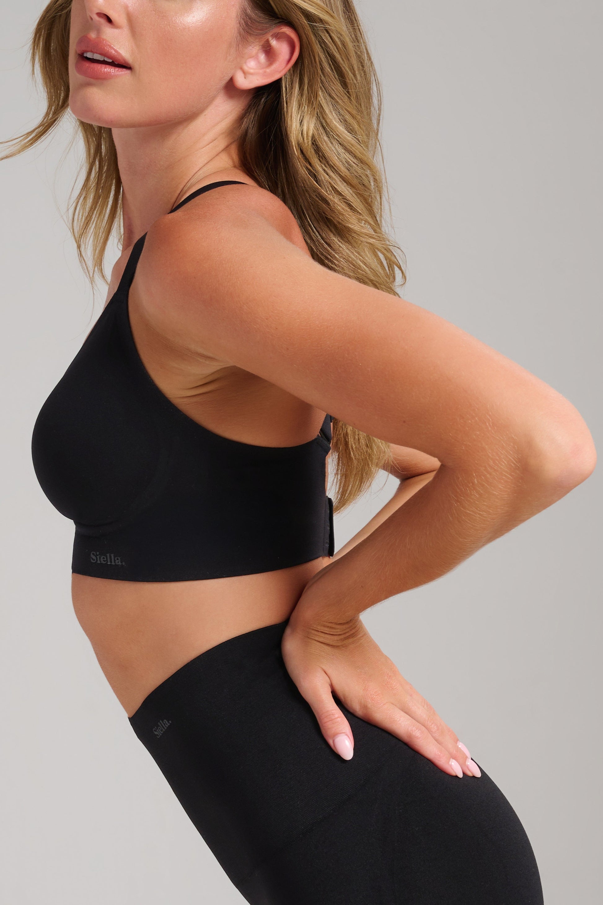 Sculpt V-Neck Bra - SIELLA - Color: Black Noir